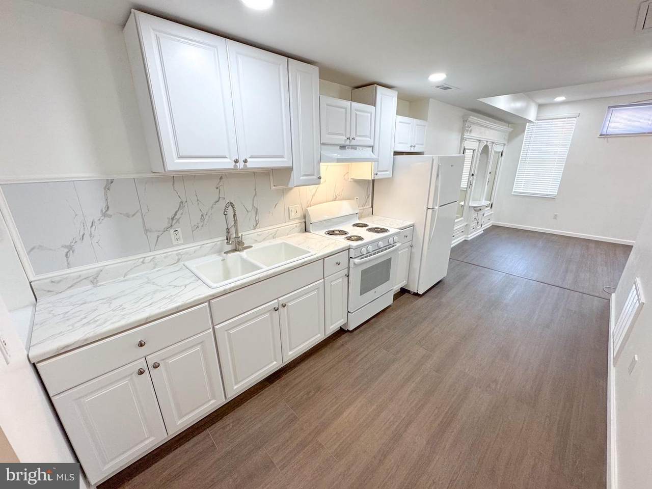 910 41ST Street - Photo 1
