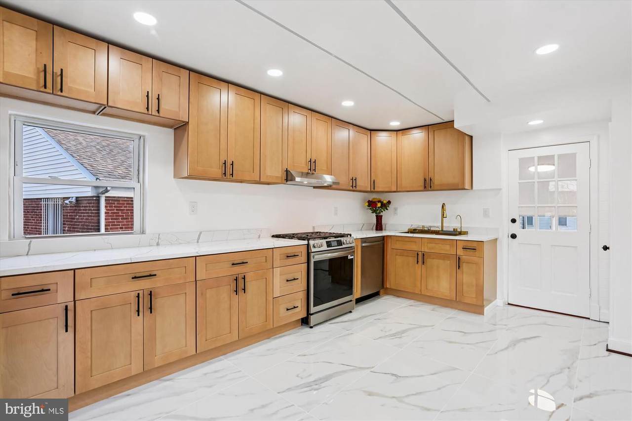 717 Ludlow Street - Photo 1