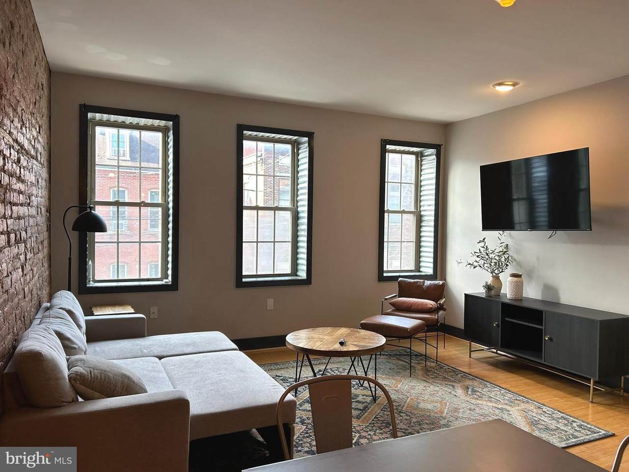225 King Street - Photo 1