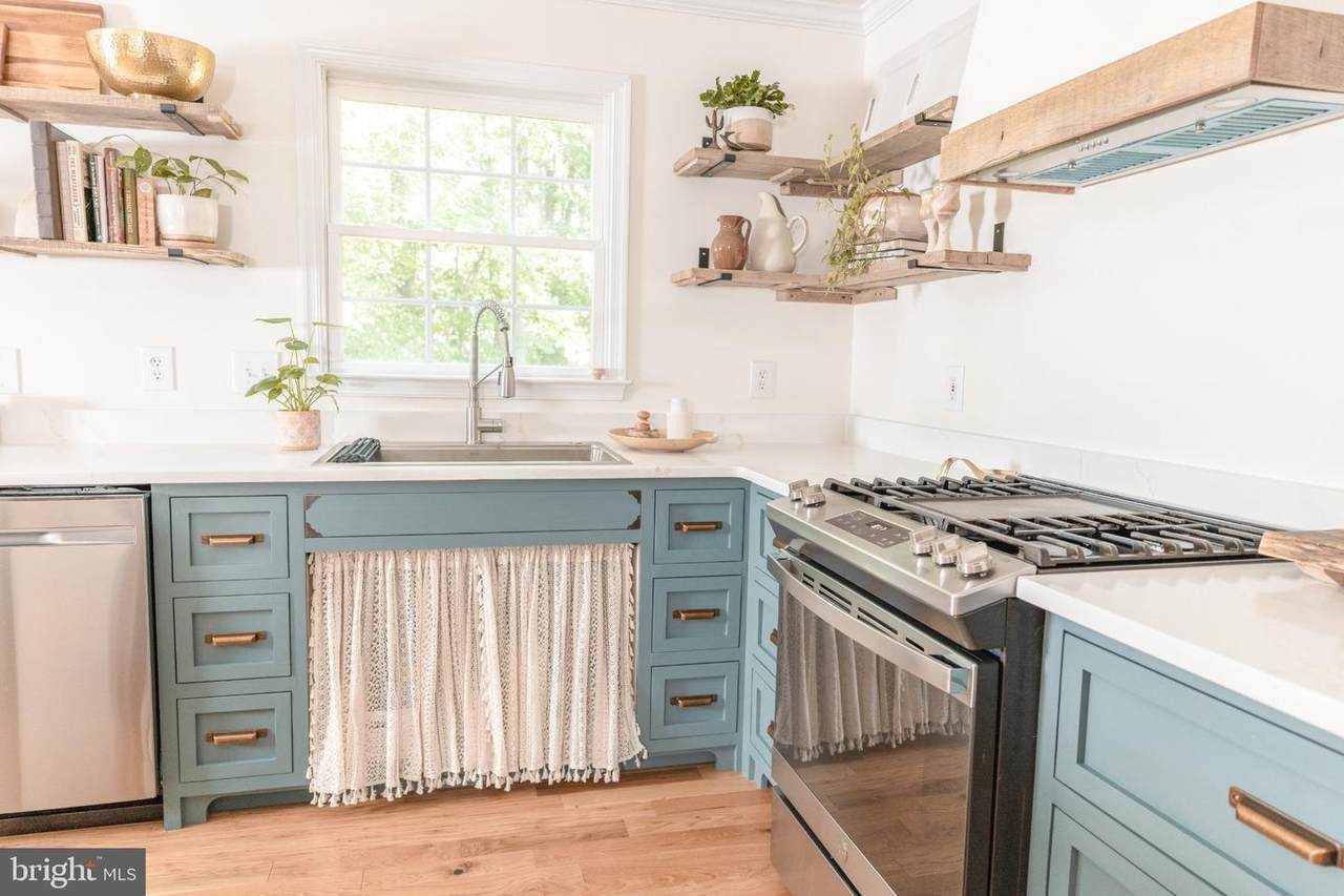 https://bt-photos.global.ssl.fastly.net/brightmls/1280_boomver_1_804668471352-2.jpg