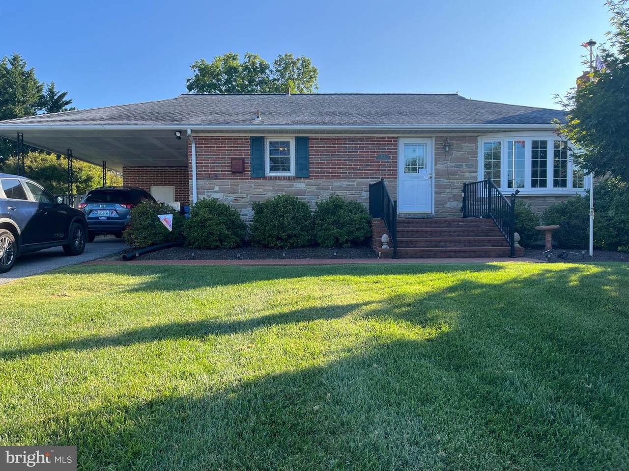 113 Crescent Drive - Photo 1