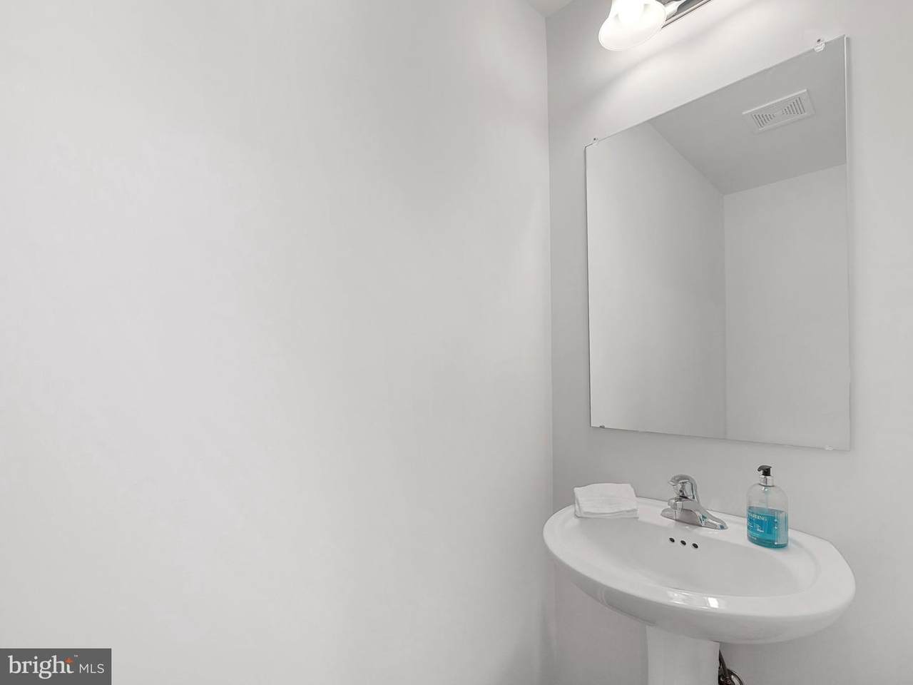 https://bt-photos.global.ssl.fastly.net/brightmls/1280_boomver_1_804671787820-2.jpg