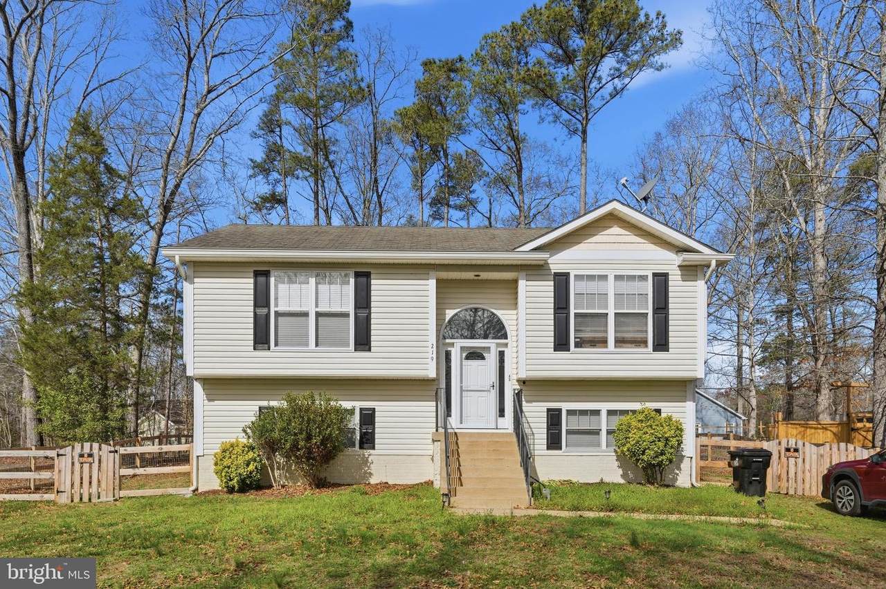 219 Hollyside Drive - Photo 1