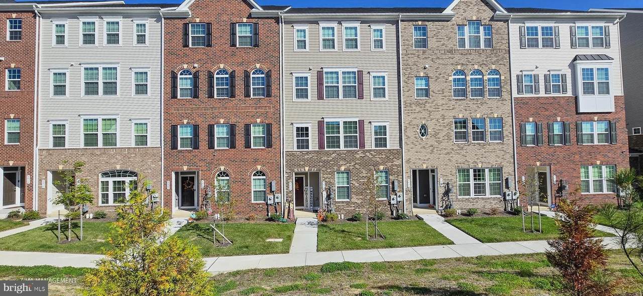 5426 Greenpoint Lane - Photo 1
