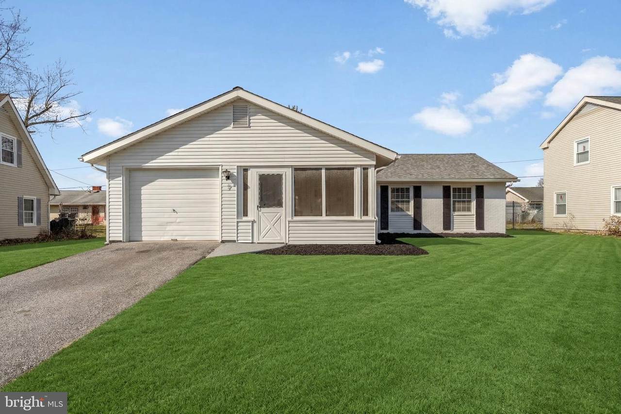 7 Sterling Lane - Photo 1
