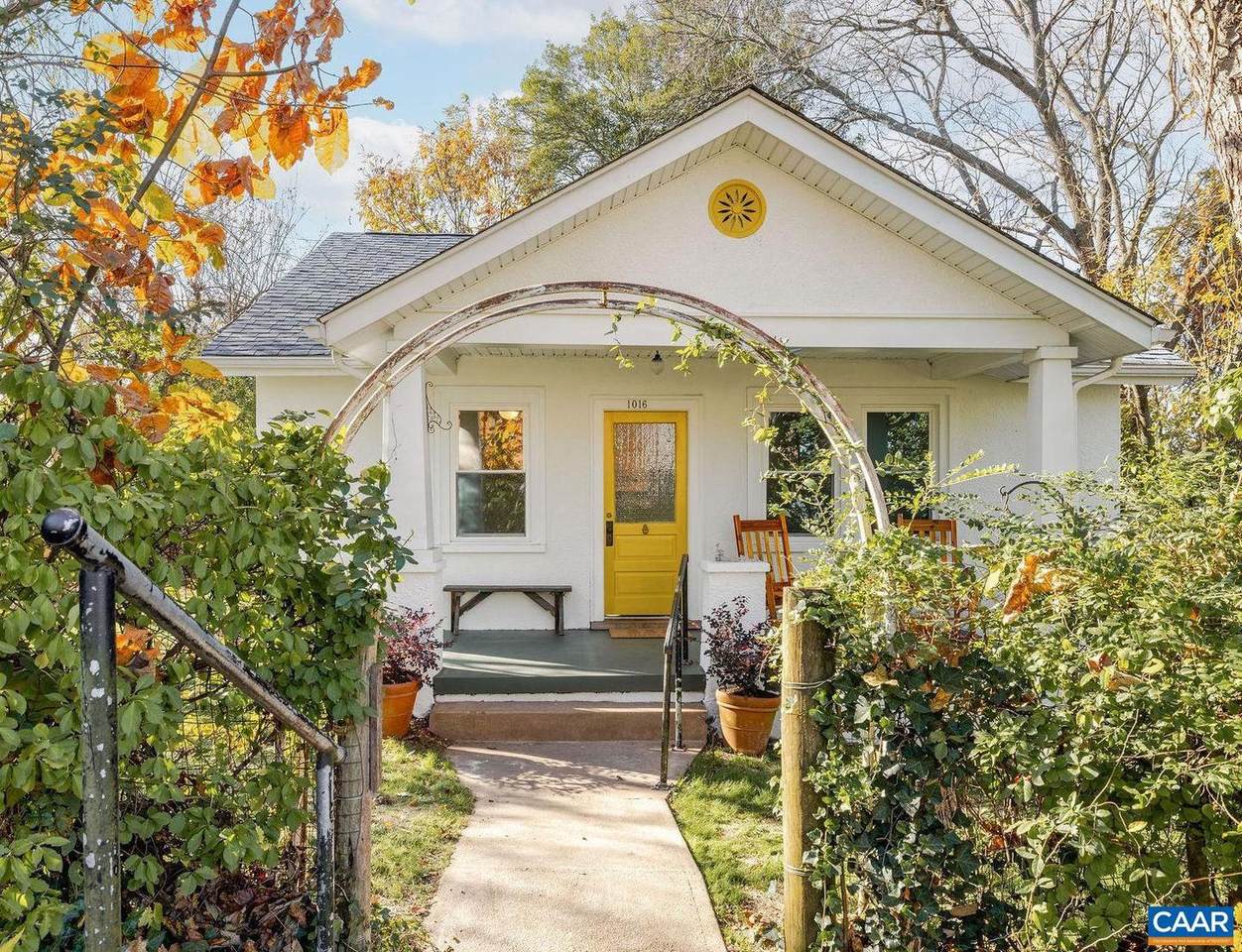 1016 Elliott Ave - Photo 1