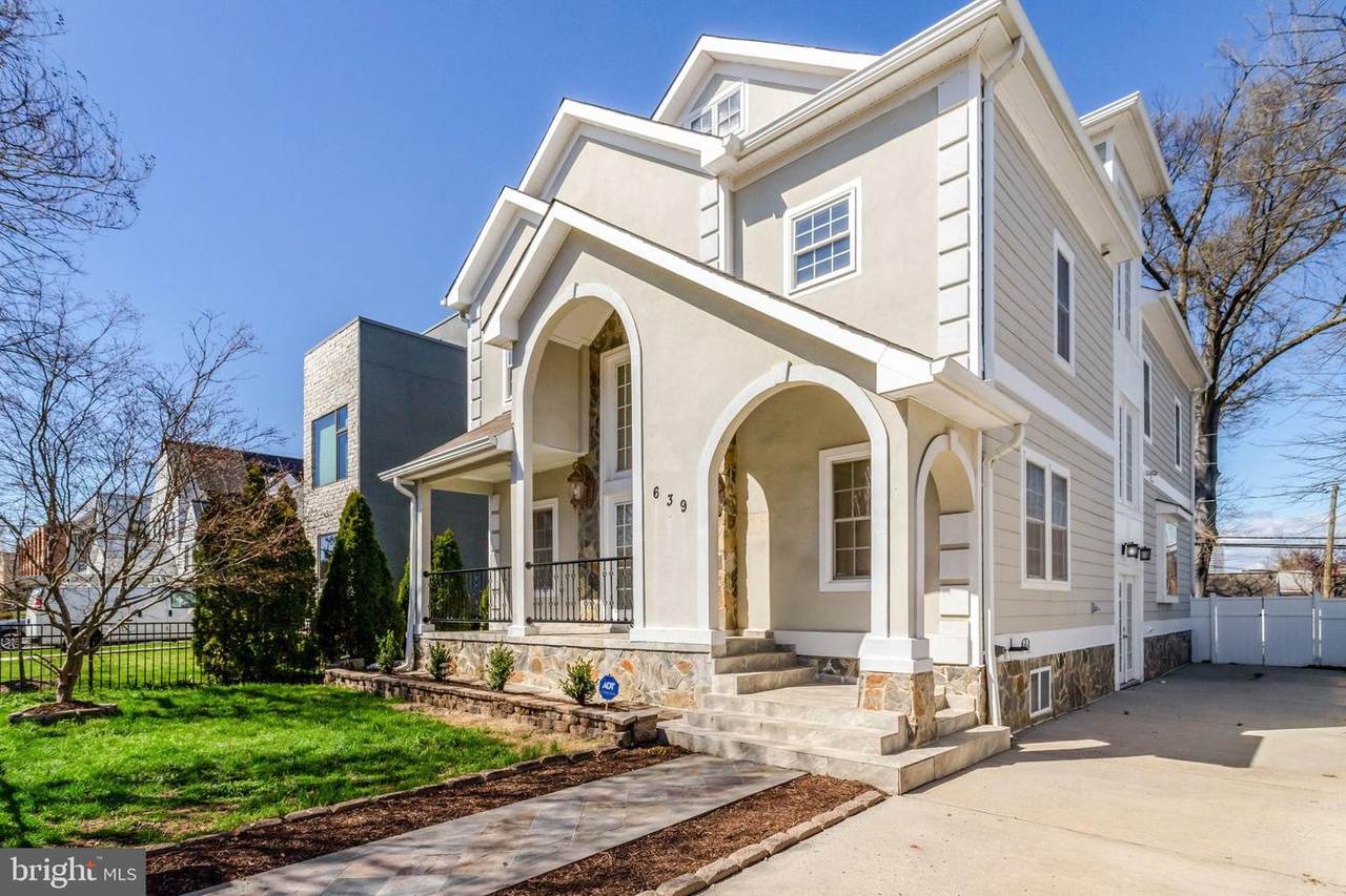 639 23RD Street - Photo 1
