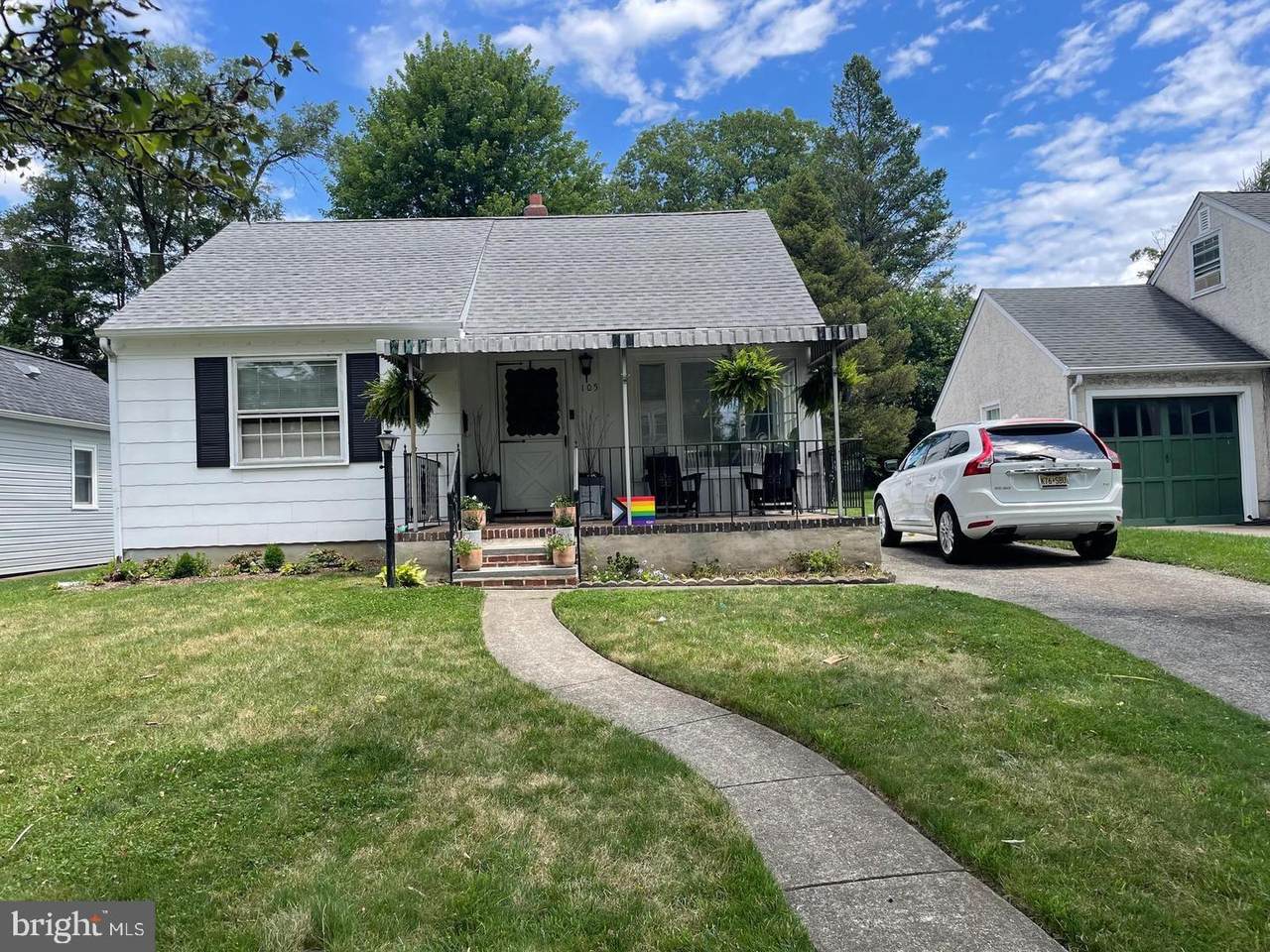 105 Breslin Avenue - Photo 1