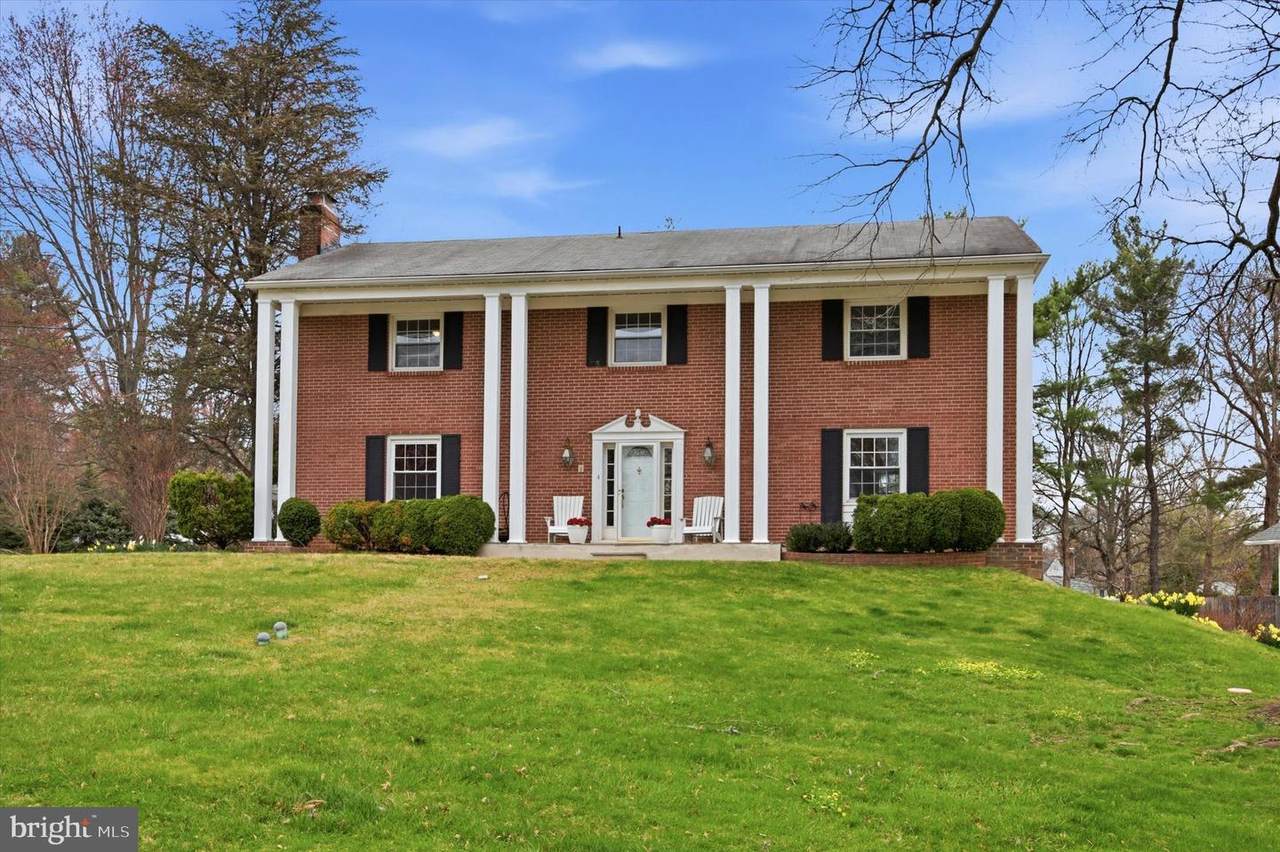560 Watford Lane - Photo 1