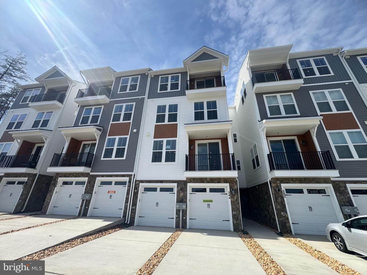 244 Violet Way - Photo 1