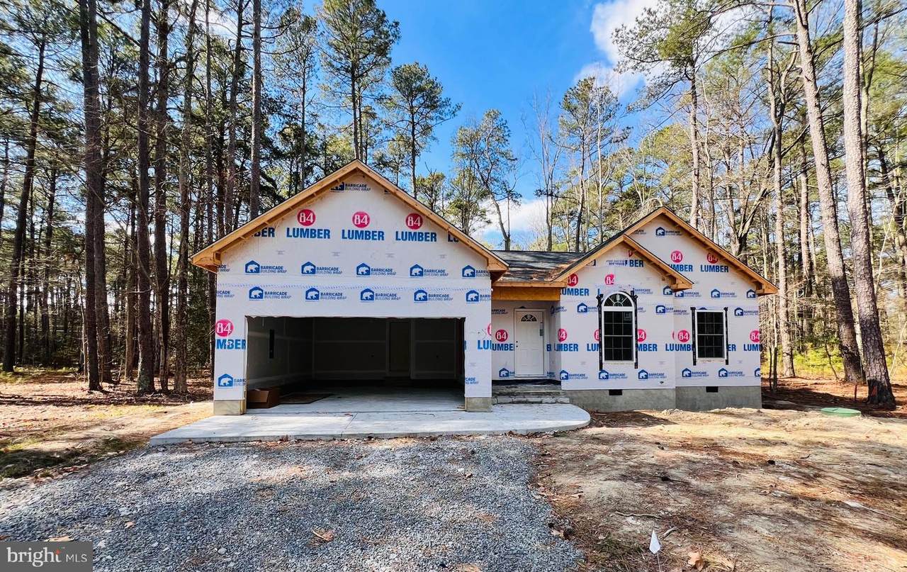 106 Erica Drive - Photo 1