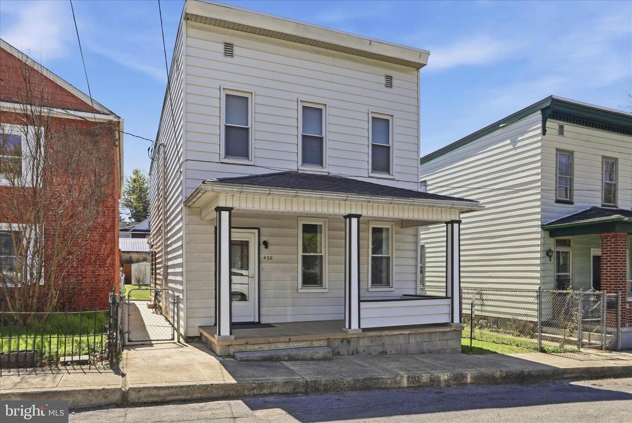 438 Chestnut Street - Photo 1