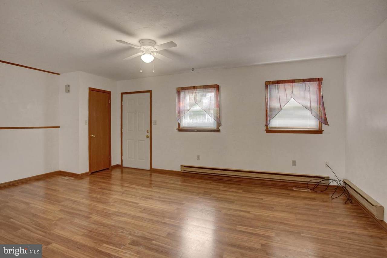 https://bt-photos.global.ssl.fastly.net/brightmls/1280_boomver_1_804687519352-2.jpg