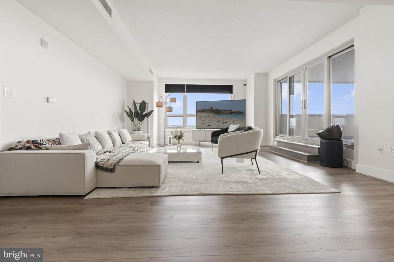717 Chris Columbus Boulevard - Photo 1