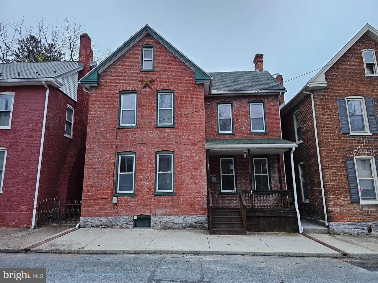 121 Harrison Avenue - Photo 1