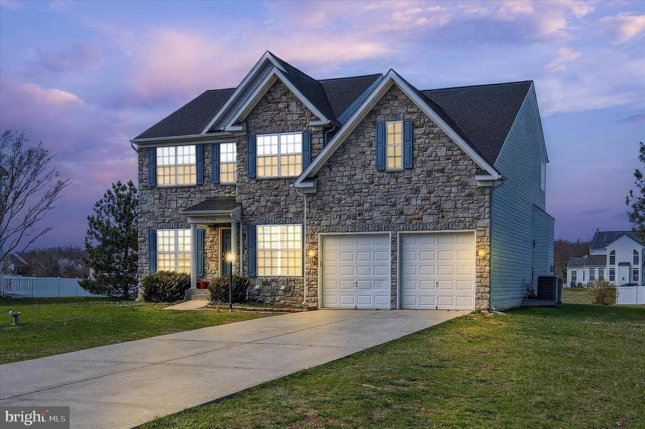 7504 White Plains Lane - Photo 1