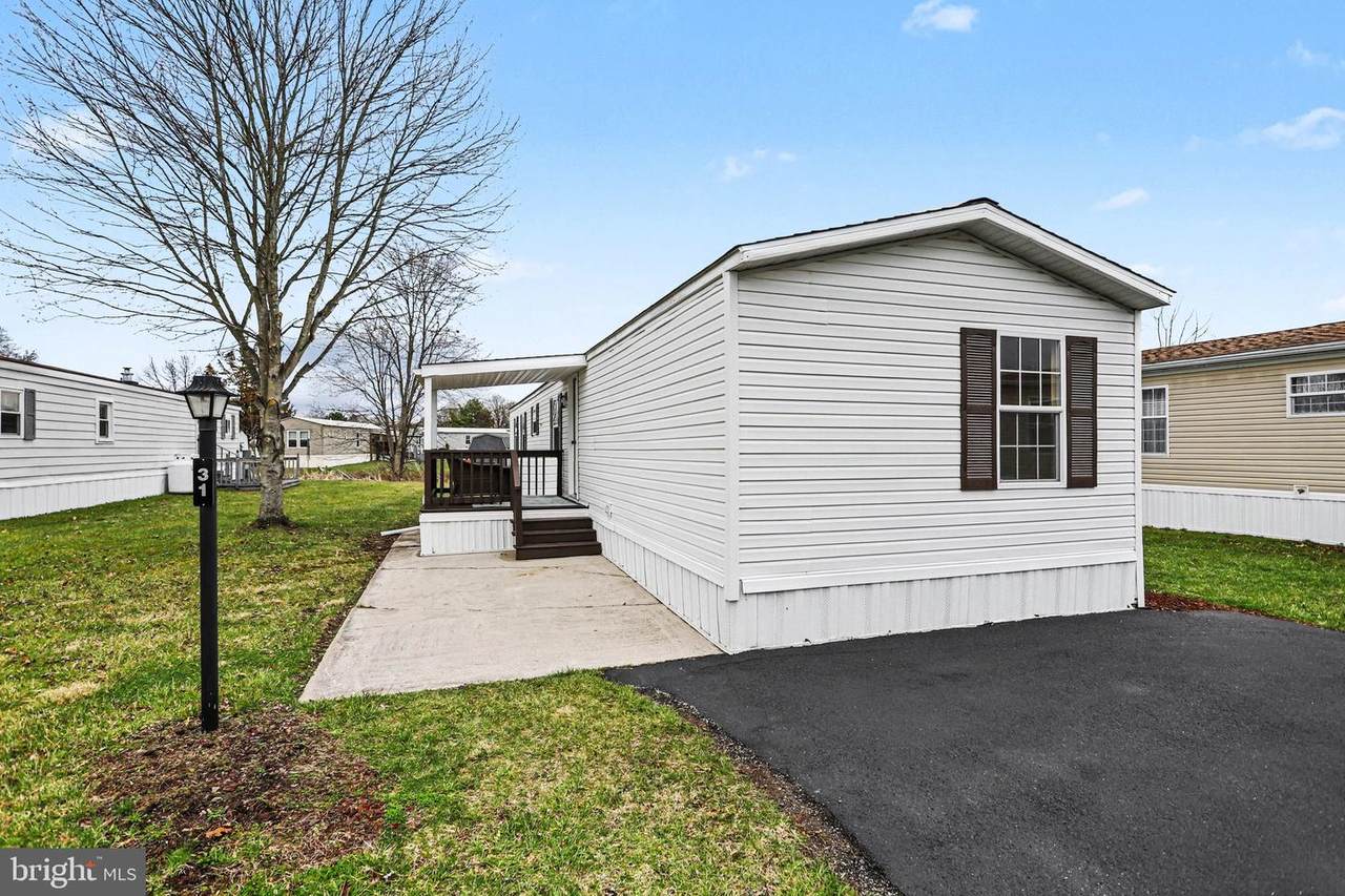 31 Davis Avenue - Photo 1