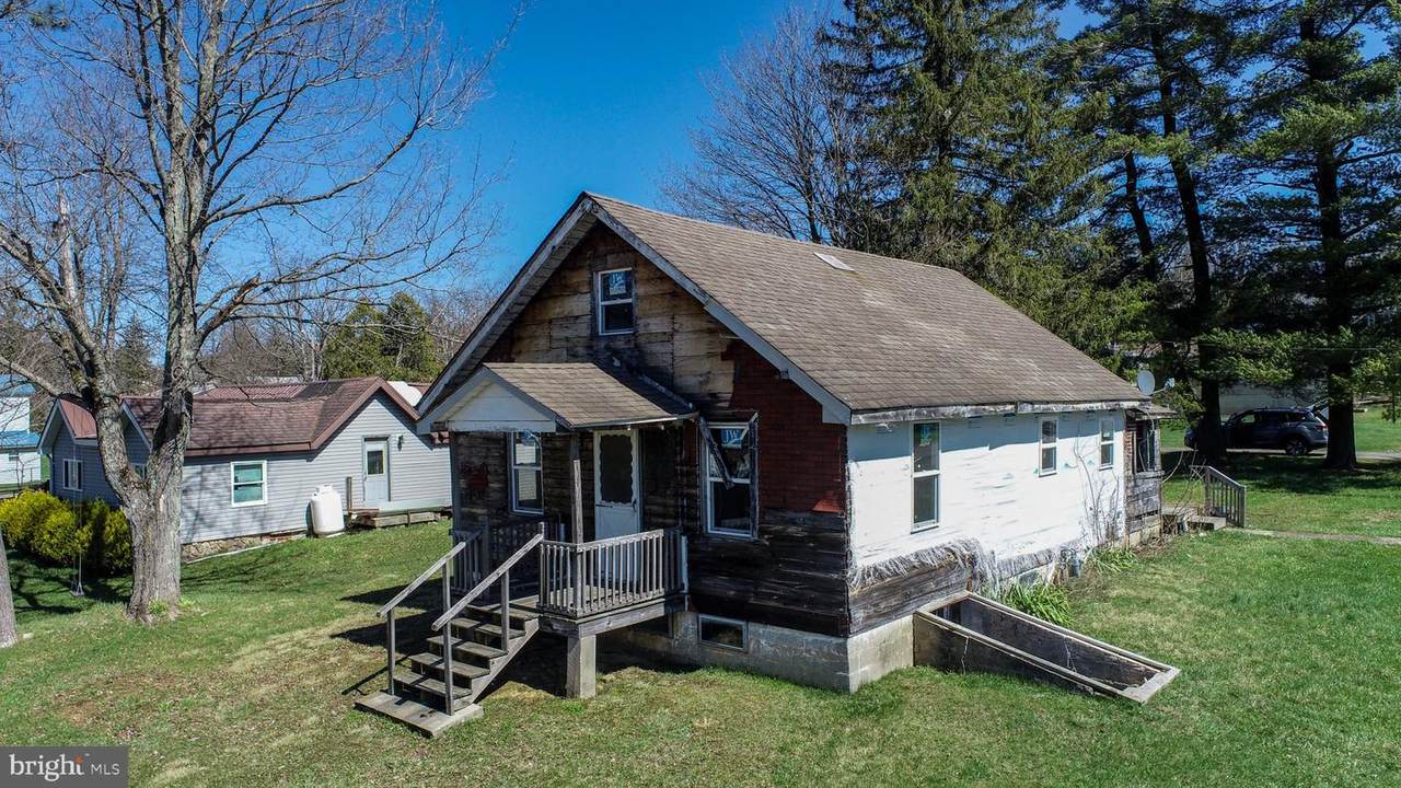 422 Maple Avenue - Photo 1