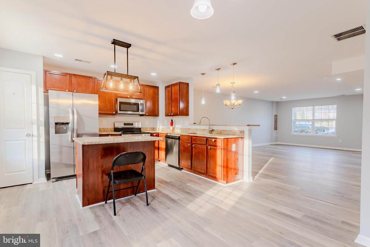https://bt-photos.global.ssl.fastly.net/brightmls/1280_boomver_1_804695815136-2.jpg