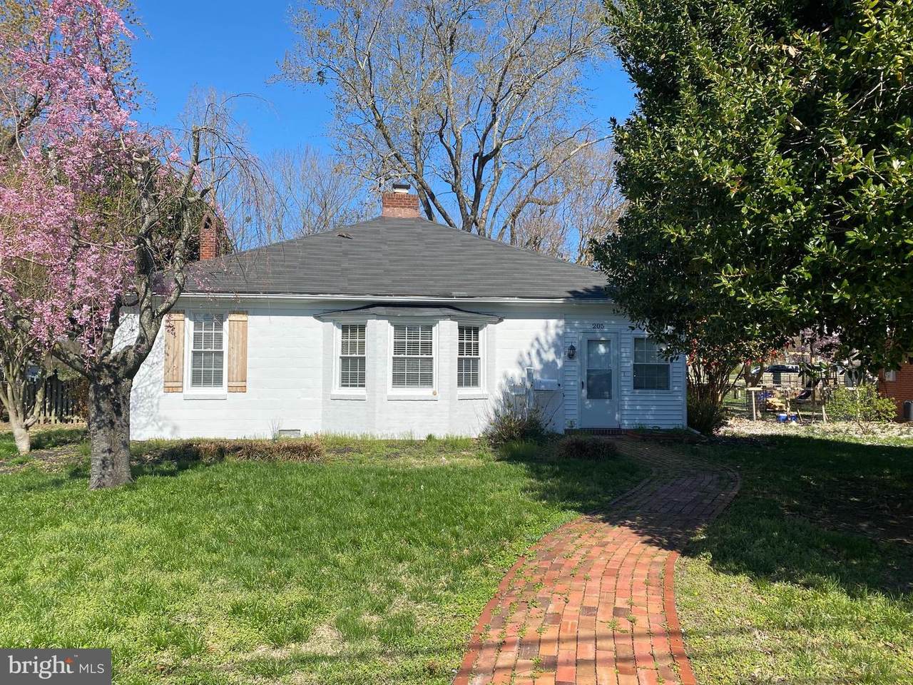 205 Somerset Avenue - Photo 1