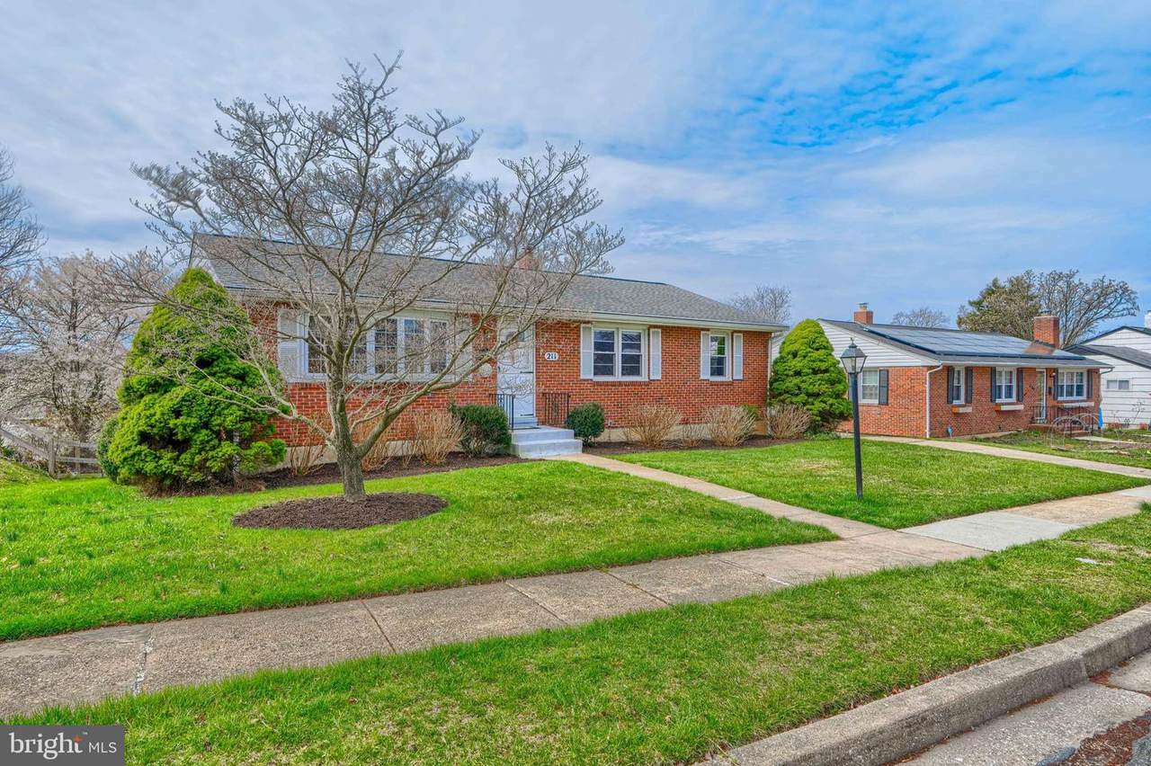 211 Rothwell Drive - Photo 1