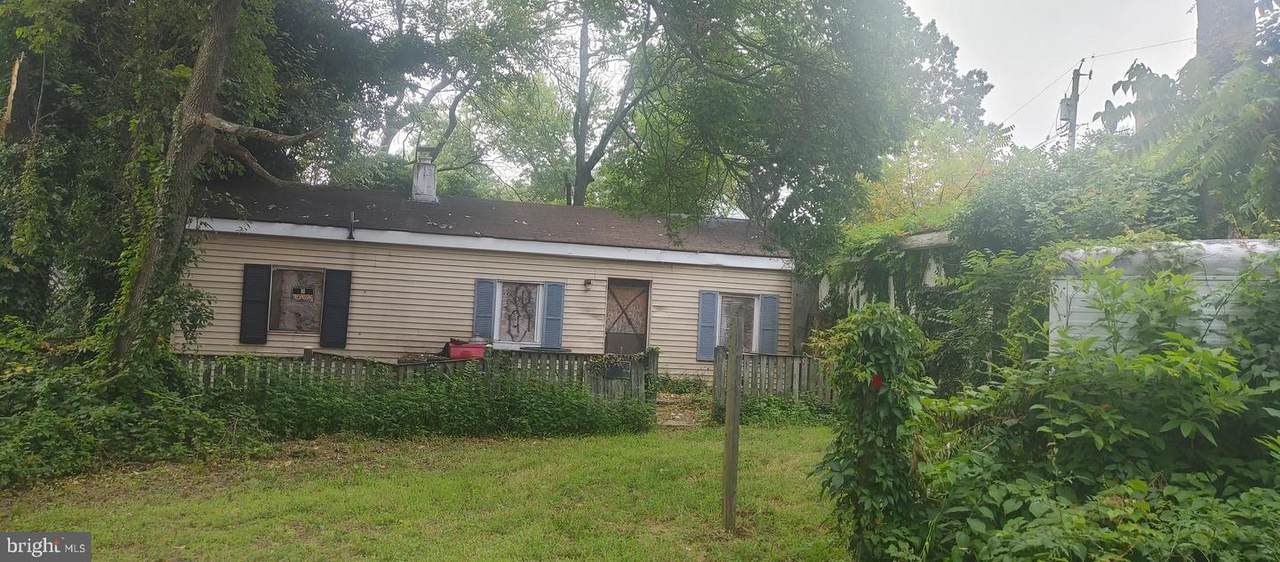 400 Summit Avenue - Photo 1