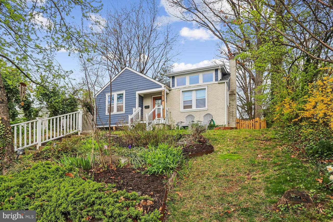 1611 Noyes Drive - Photo 1