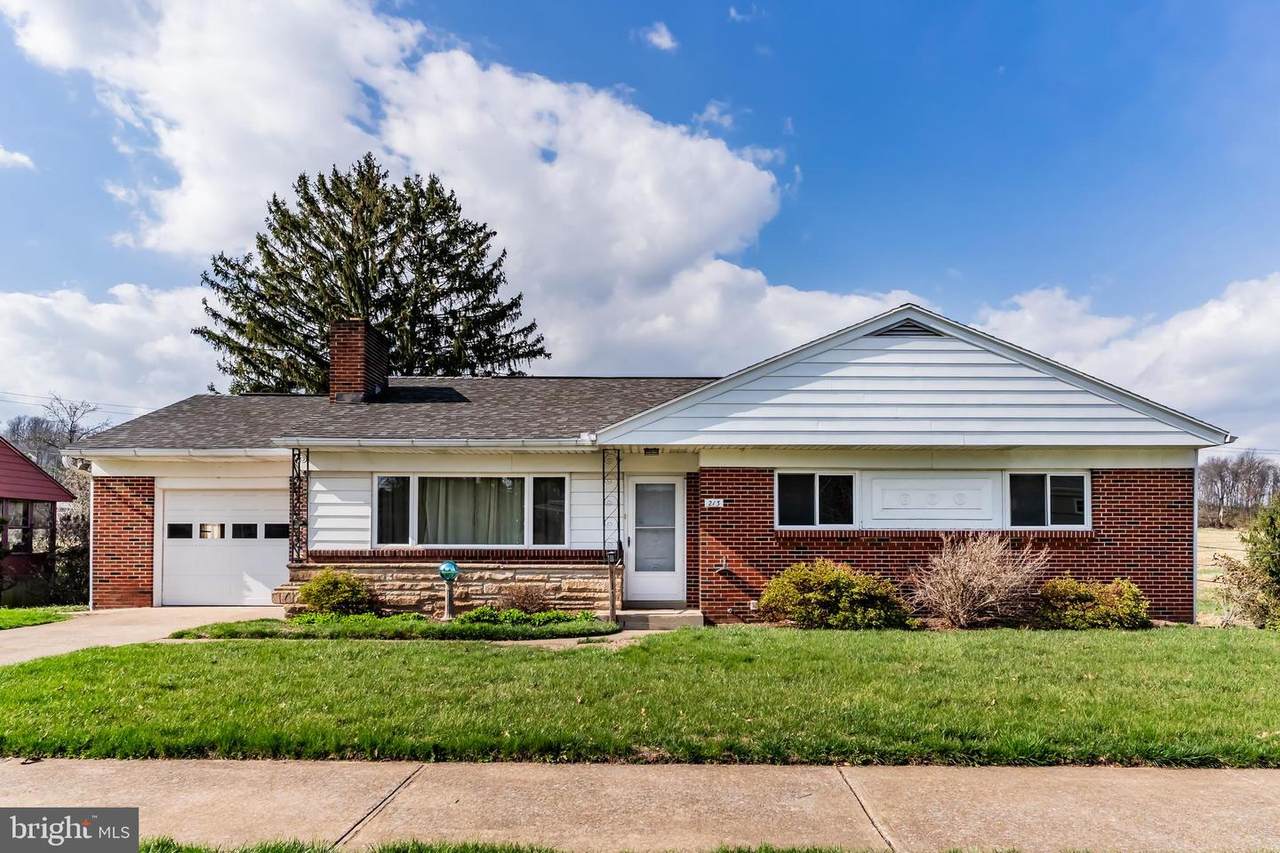 213 Sunset Drive - Photo 1