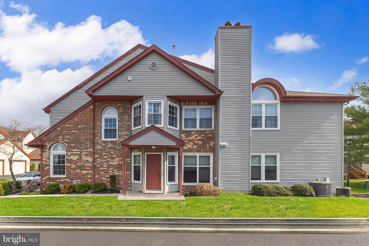 765 Chanticleer - Photo 1