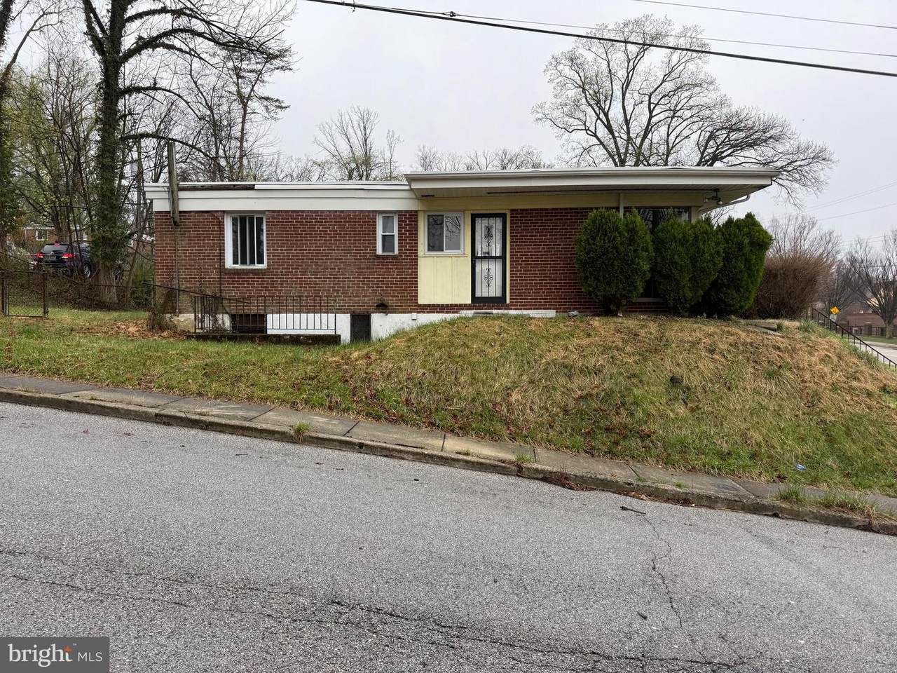 2713 Glen Avenue - Photo 1