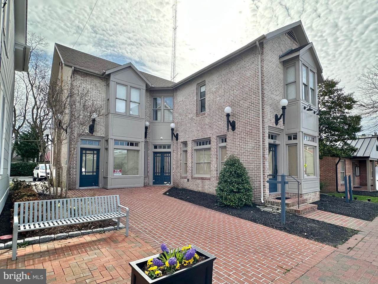 107 Talbot - Photo 1