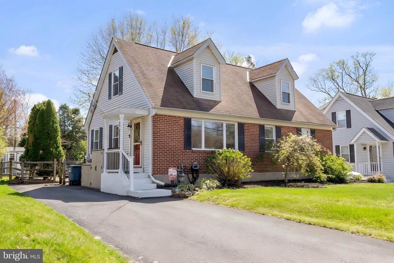 316 Mount Pleasant Avenue - Photo 1