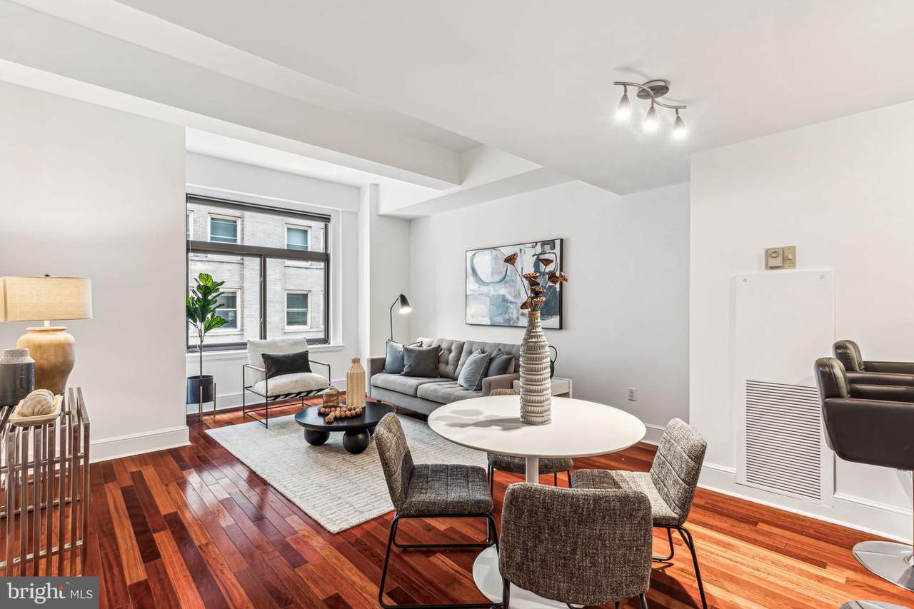 1500 Chestnut Street - Photo 1