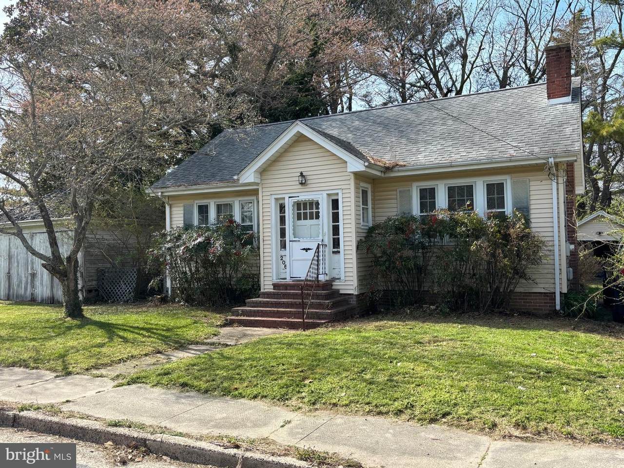 206 8TH Street - Photo 1