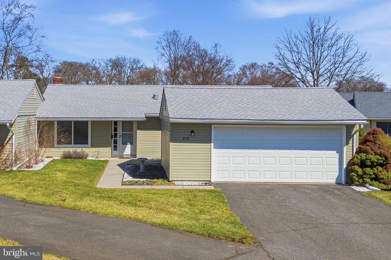 21-B Celtis Plaza - Photo 1
