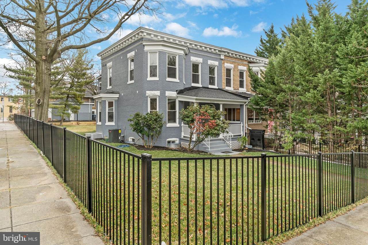 3009 20TH Street - Photo 1