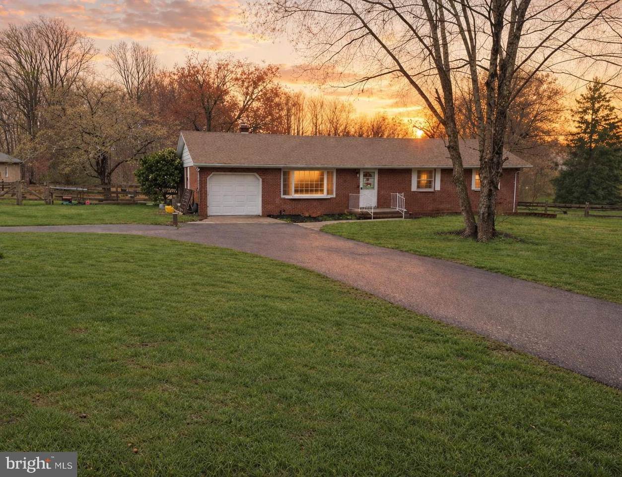 4007 Lee Road - Photo 1