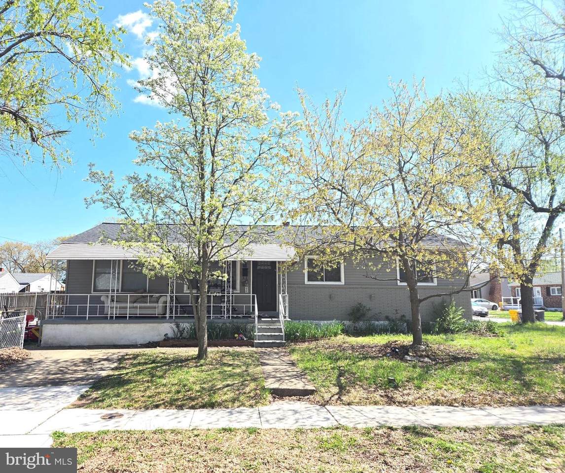 205 Hollywood Court - Photo 1