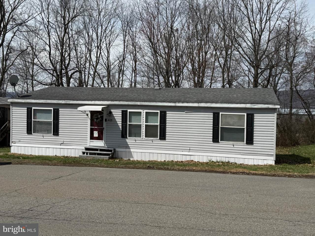 405 West Drive - Photo 1