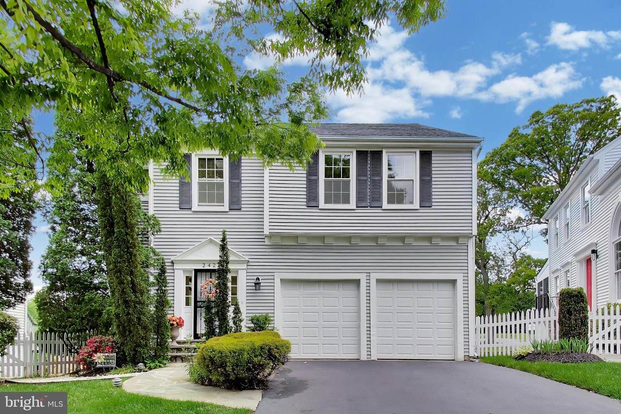 2421 Pondside Terrace - Photo 1