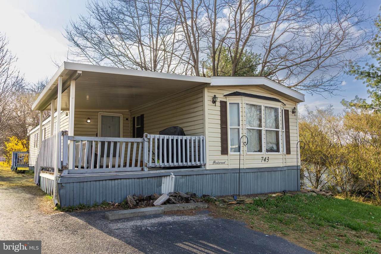 743 Shawna Ave - Photo 1