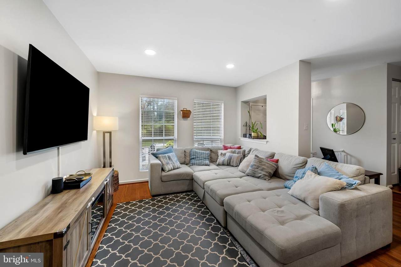https://bt-photos.global.ssl.fastly.net/brightmls/1280_boomver_1_804734388460-2.jpg