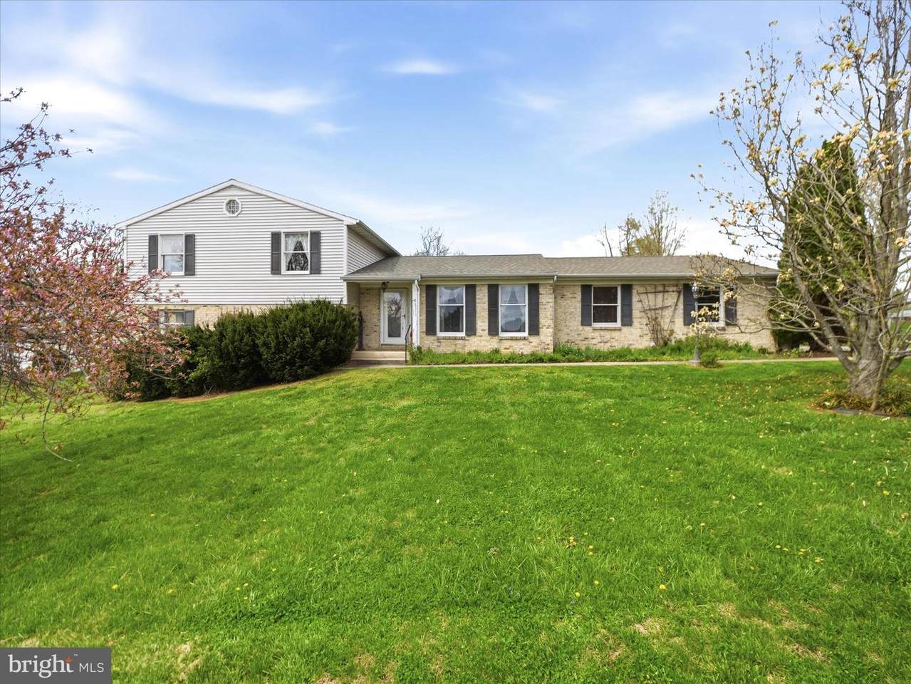 8 Taylor Drive - Photo 1