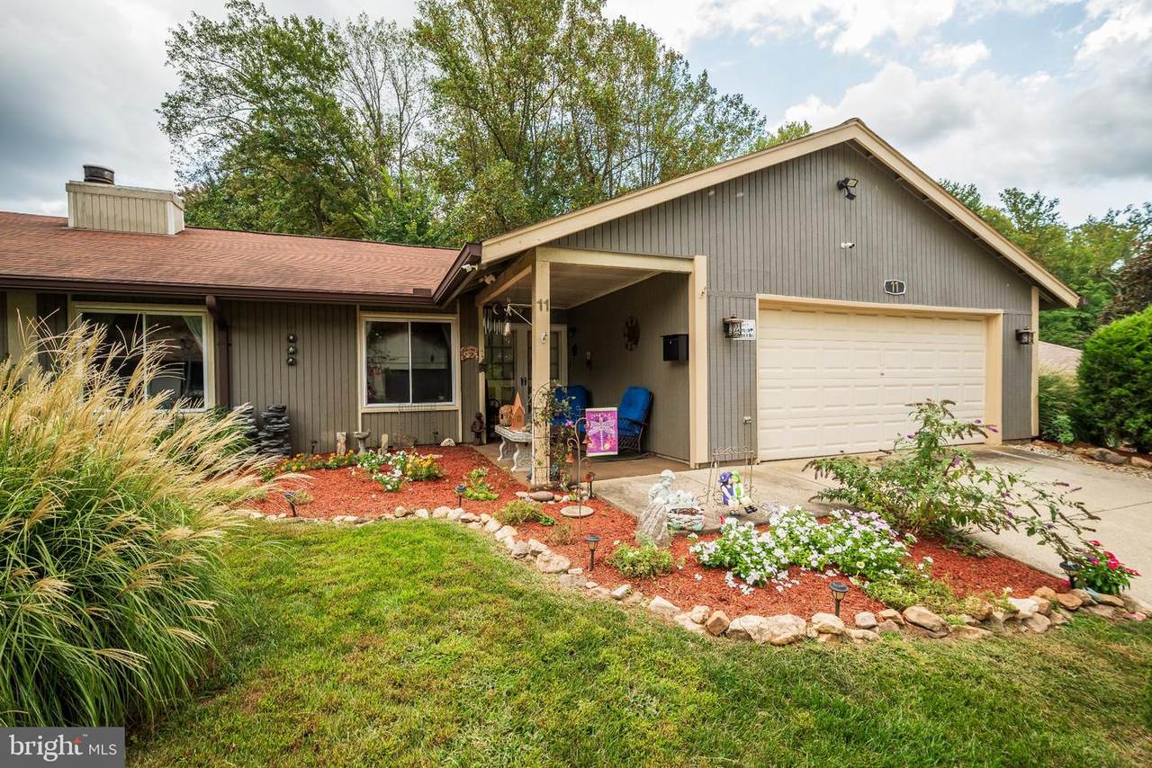 11 Aquarius Court - Photo 1