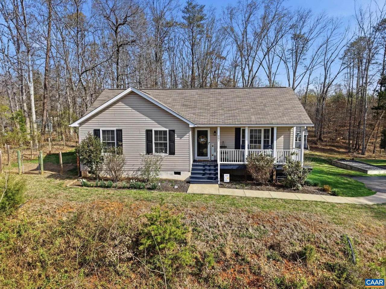 201 Tanglewood Dr - Photo 1
