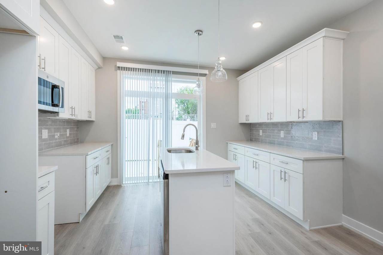 2550 Howard Street - Photo 1