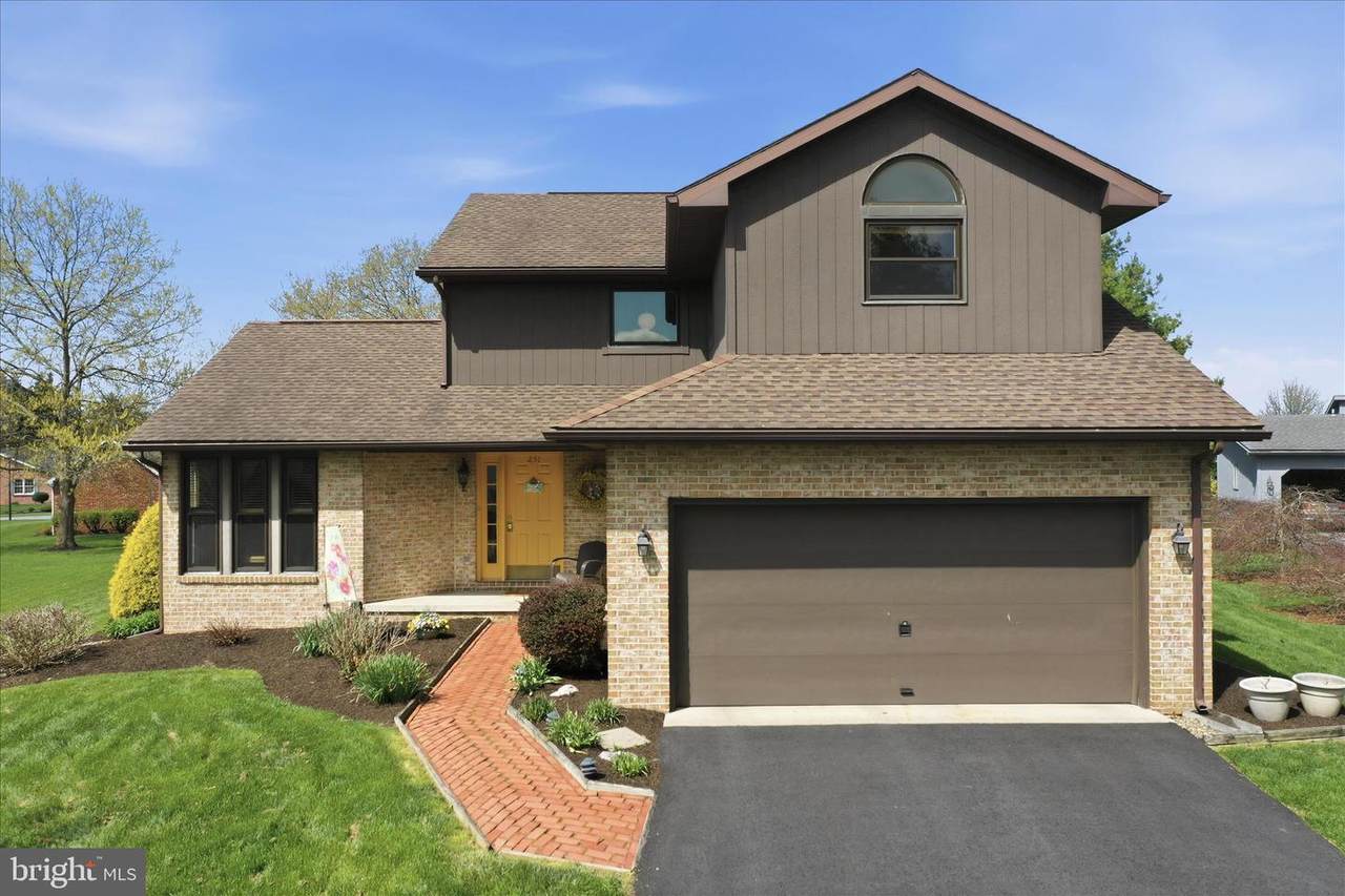 251 Stonegate Circle North - Photo 1