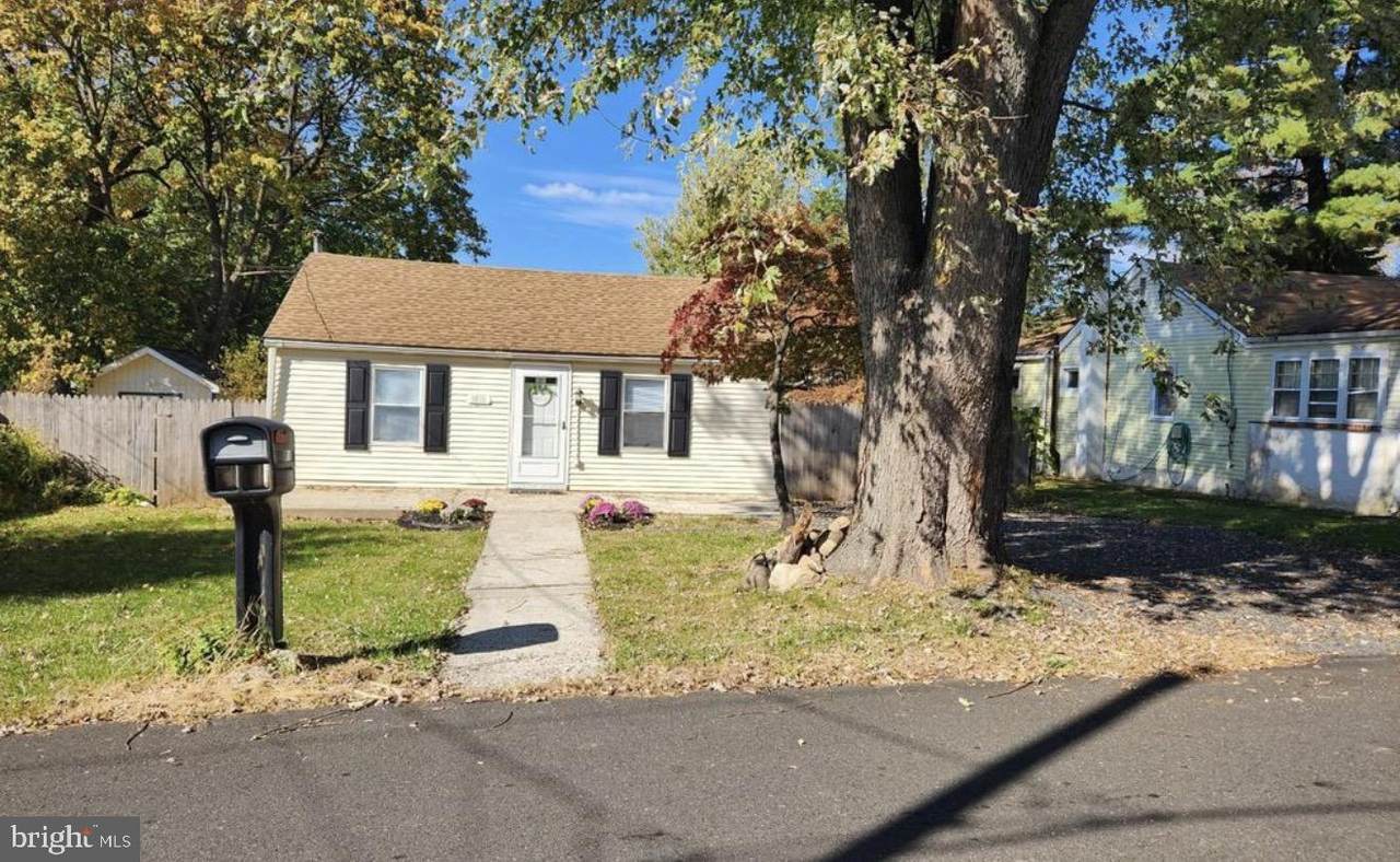 3818 Hollywood Avenue - Photo 1