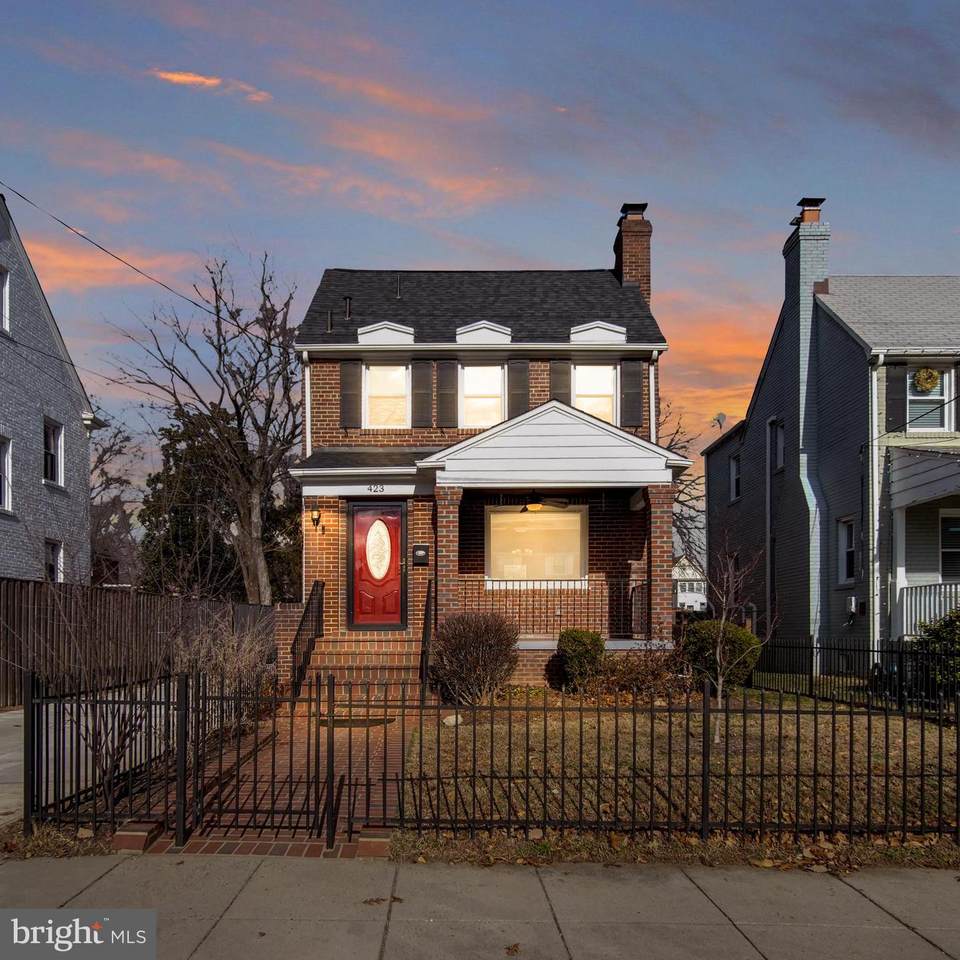 423 Quackenbos Street - Photo 1
