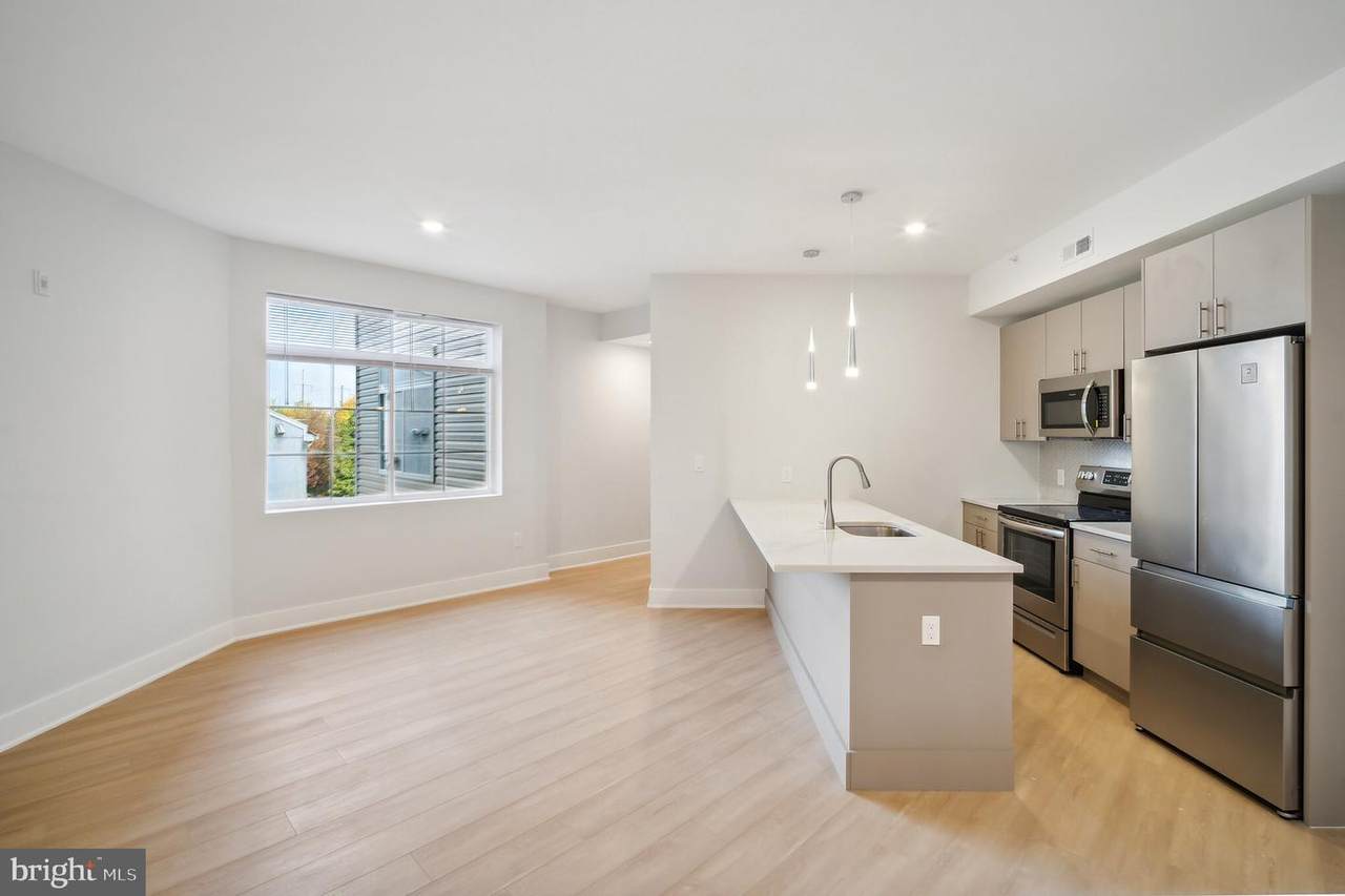 646 32ND Street - Photo 1